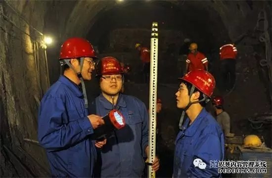 淺談淺析橋隧相連隧道出洞的施工措施